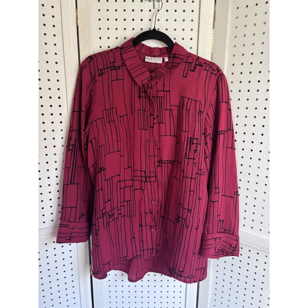 Habitat Button Down Collared Shirt Red Black Geo Print Women's M Rayon Blend